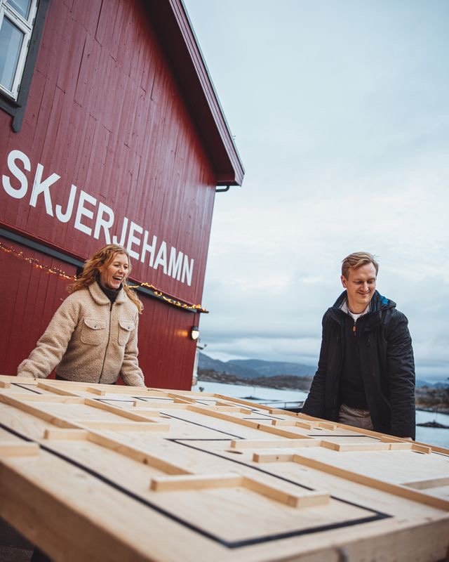 To par bærer på treverk
